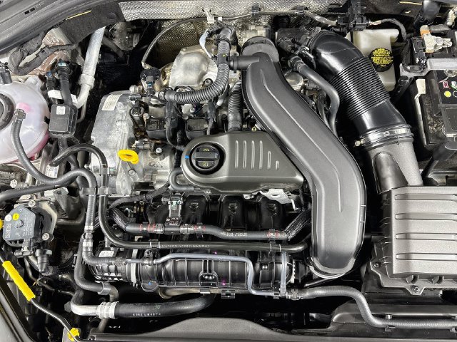 Used 2025 Volkswagen Jetta SE FWD image 33
