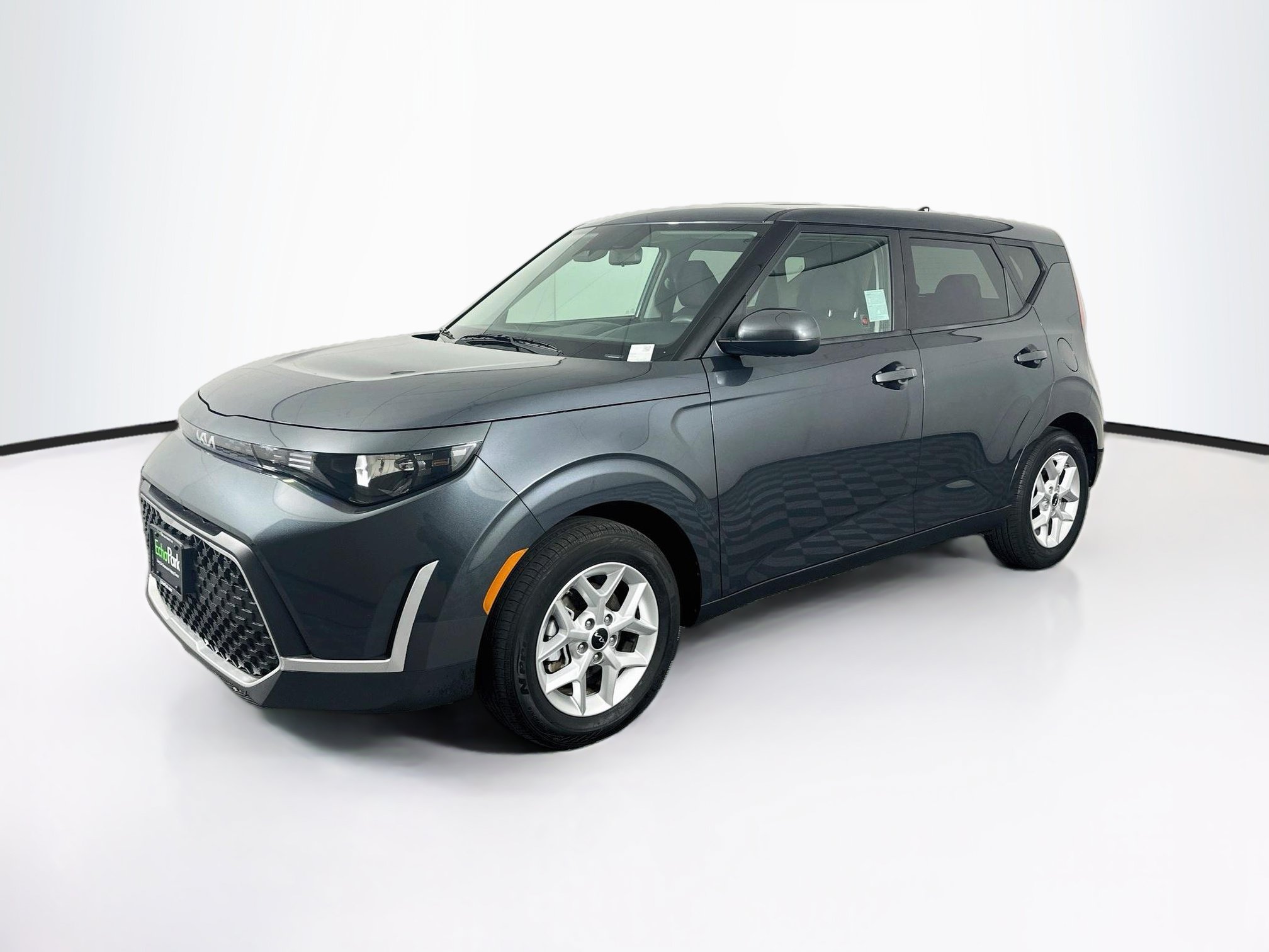 Used 2025 Kia Soul LX w/ LX Technology Package FWD image 3