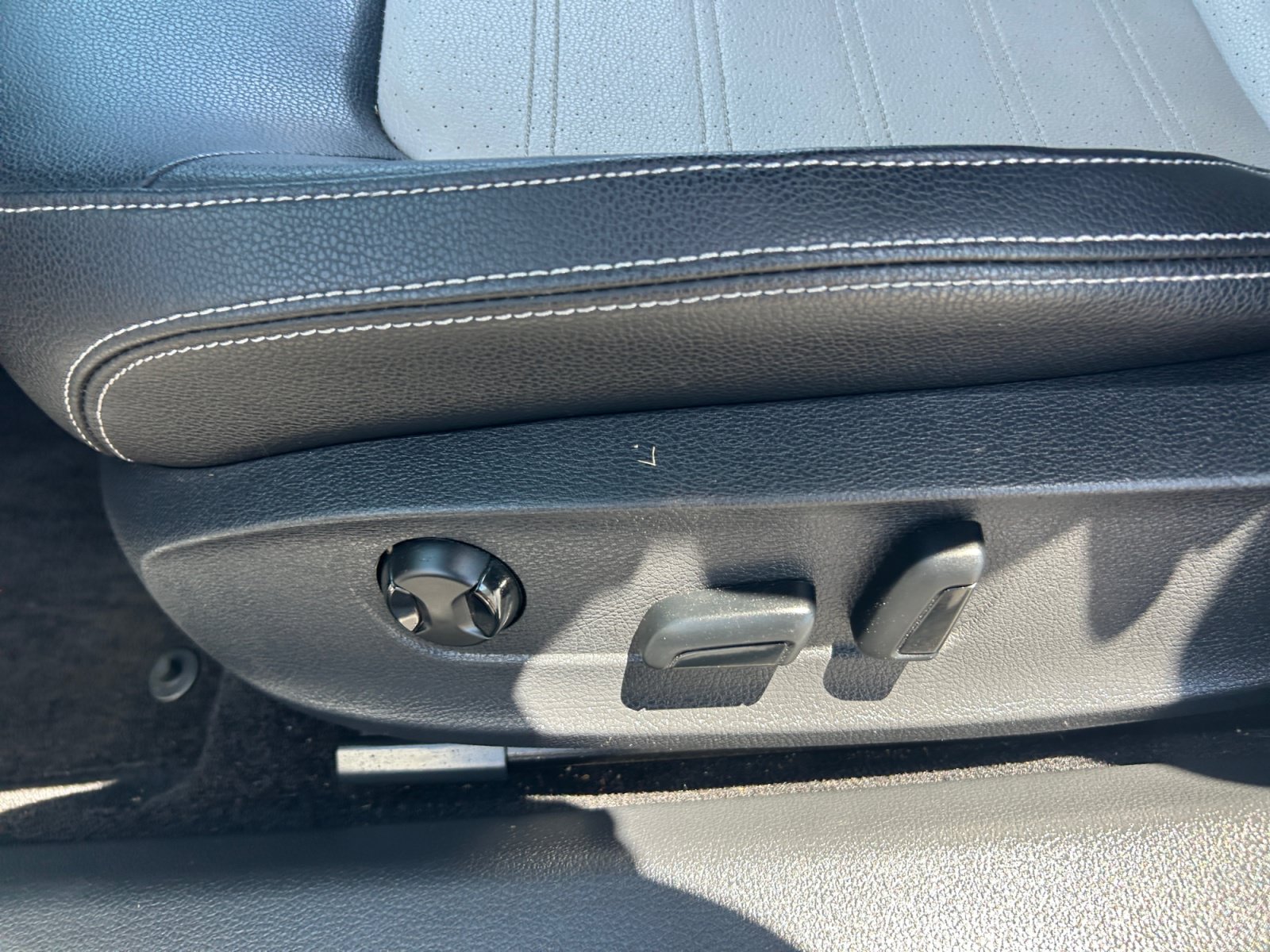 Used 2018 Volkswagen Passat GT FWD image 14