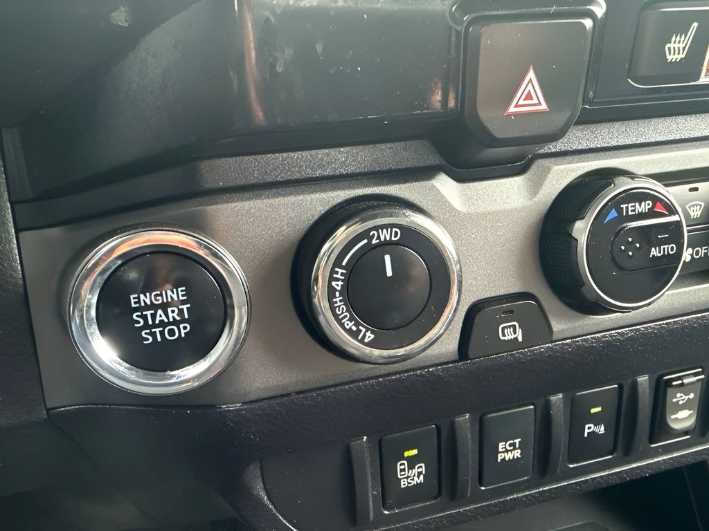 Used 2017 Toyota Tacoma TRD Off-Road AWD/4WD image 14