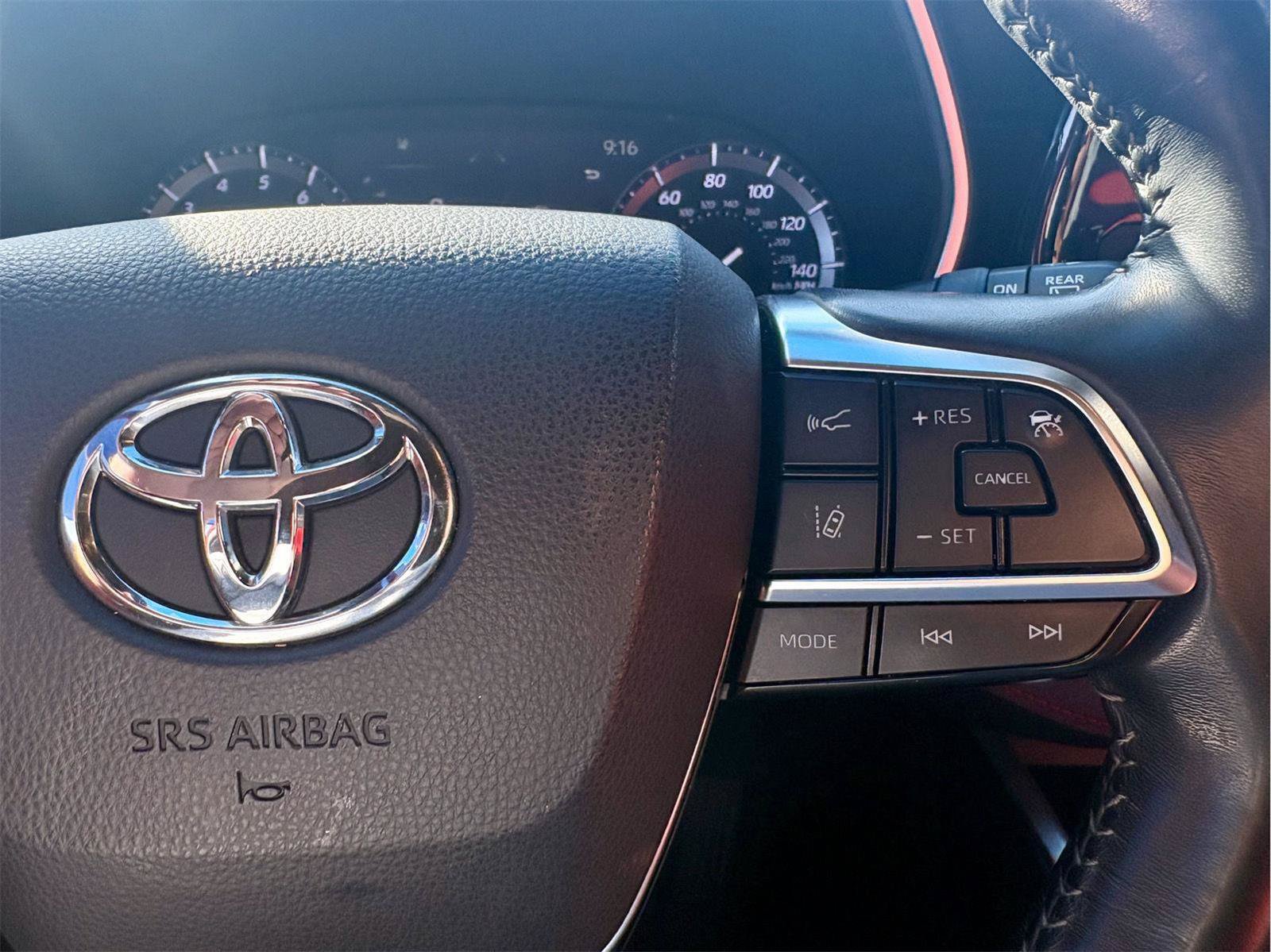 Used 2021 Toyota Highlander XSE FWD image 10