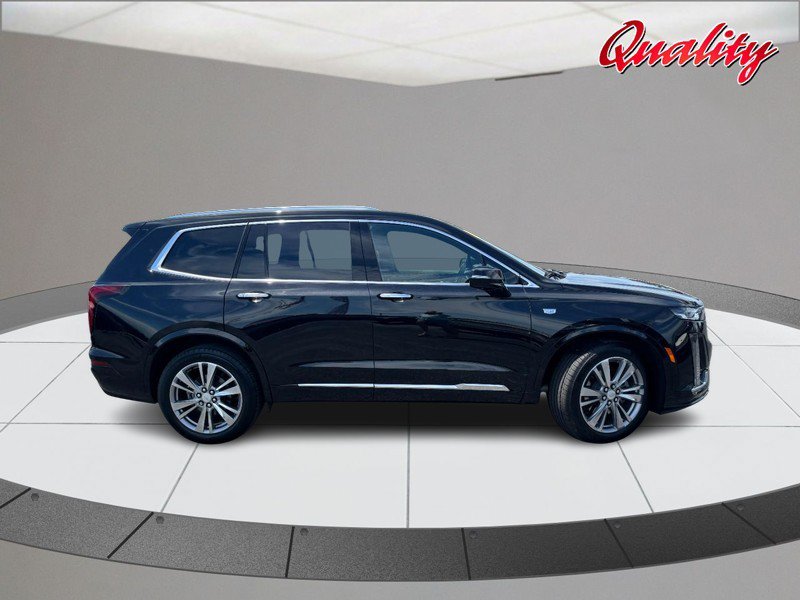 Used 2023 Cadillac XT6 Premium Luxury w/ Technology Package FWD image 2