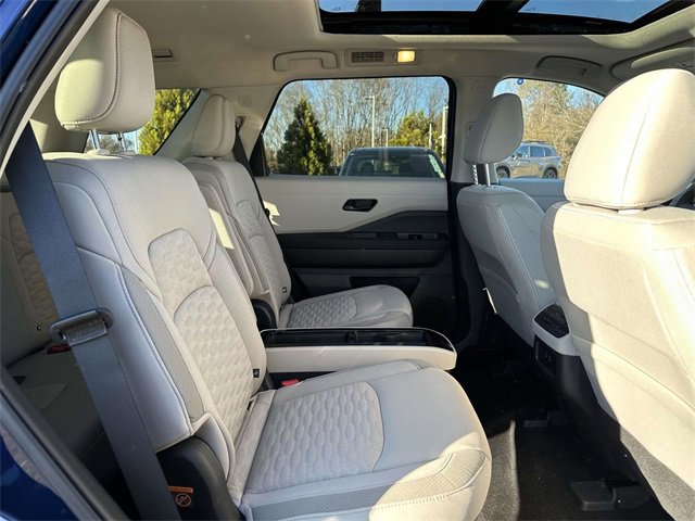 New 2025 Nissan Pathfinder SV w/ SV Premium Package image 11