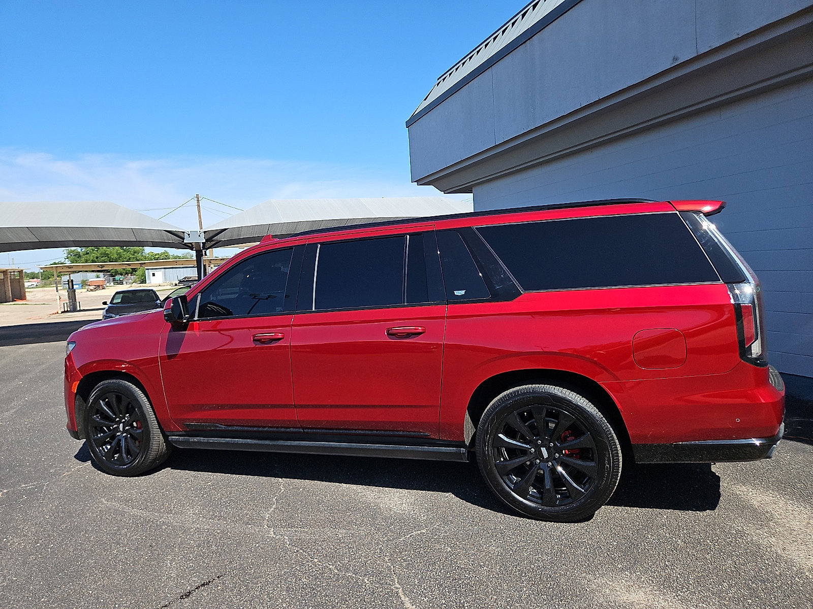 Used 2022 Cadillac Escalade ESV Sport Platinum AWD/4WD image 2