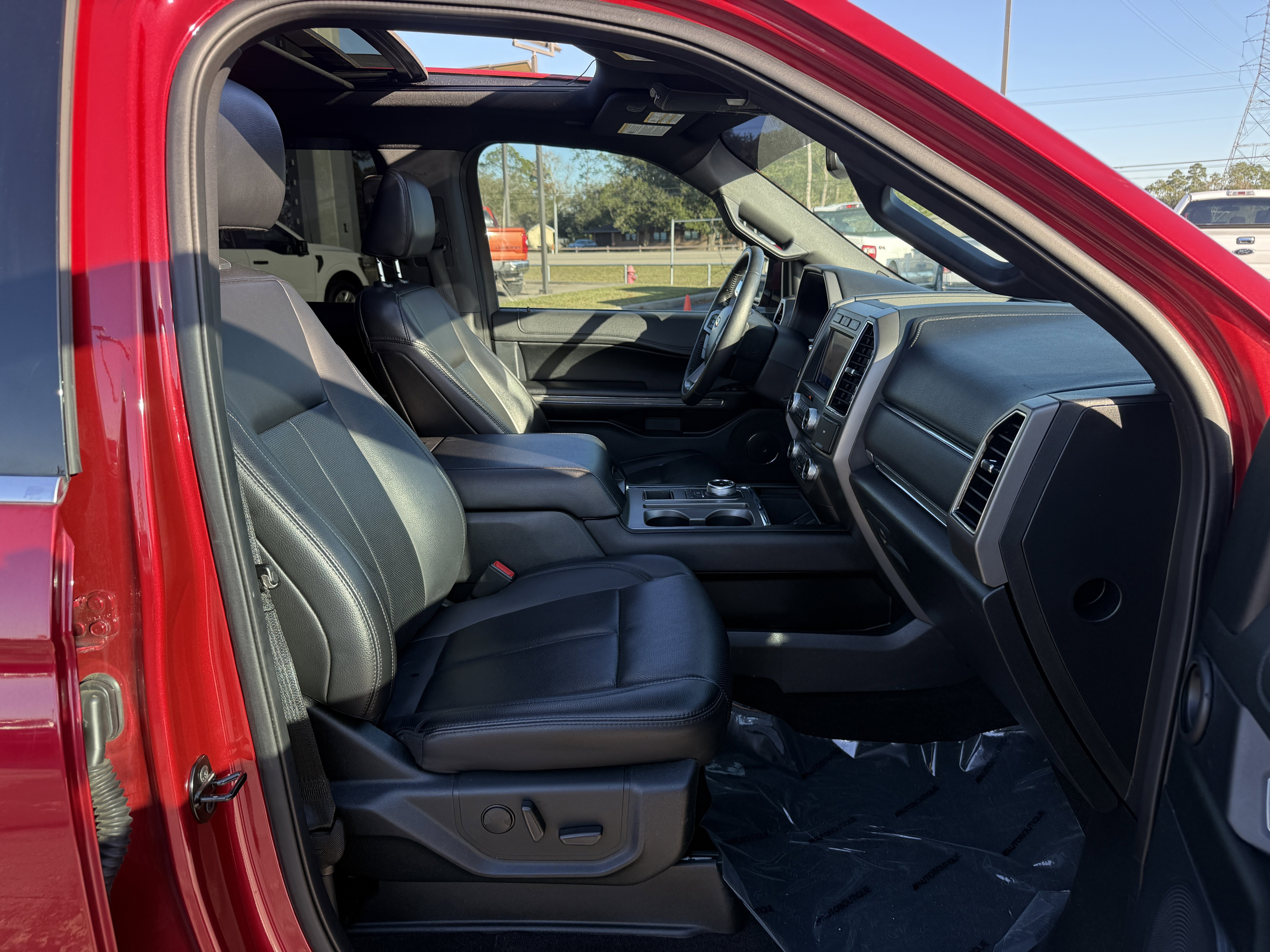 Used 2021 Ford Expedition XLT image 30