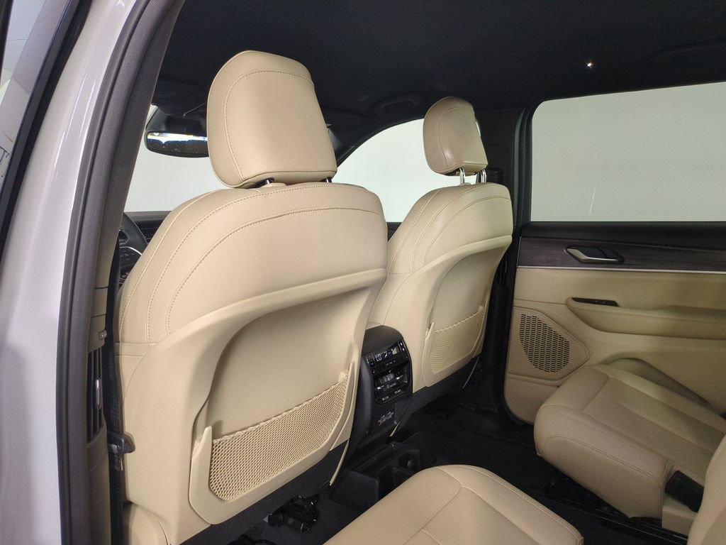 Used 2024 Jeep Grand Cherokee L Limited AWD/4WD image 31
