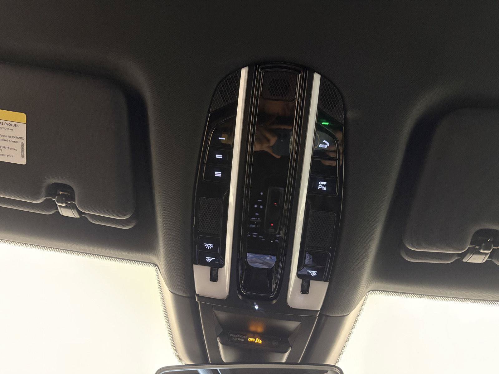 Used 2022 Porsche Cayenne AWD/4WD image 29
