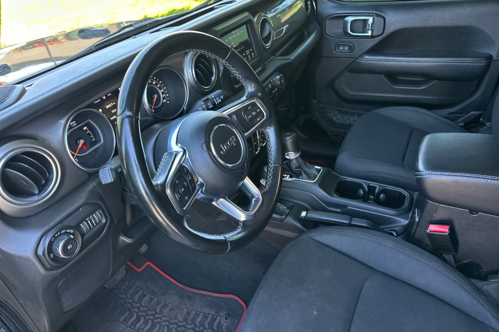 Used 2020 Jeep Wrangler Unlimited Sahara AWD/4WD image 7