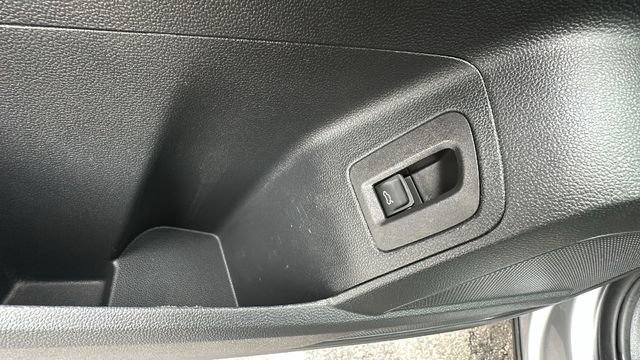 Used 2023 Volkswagen Atlas Cross Sport SE image 25