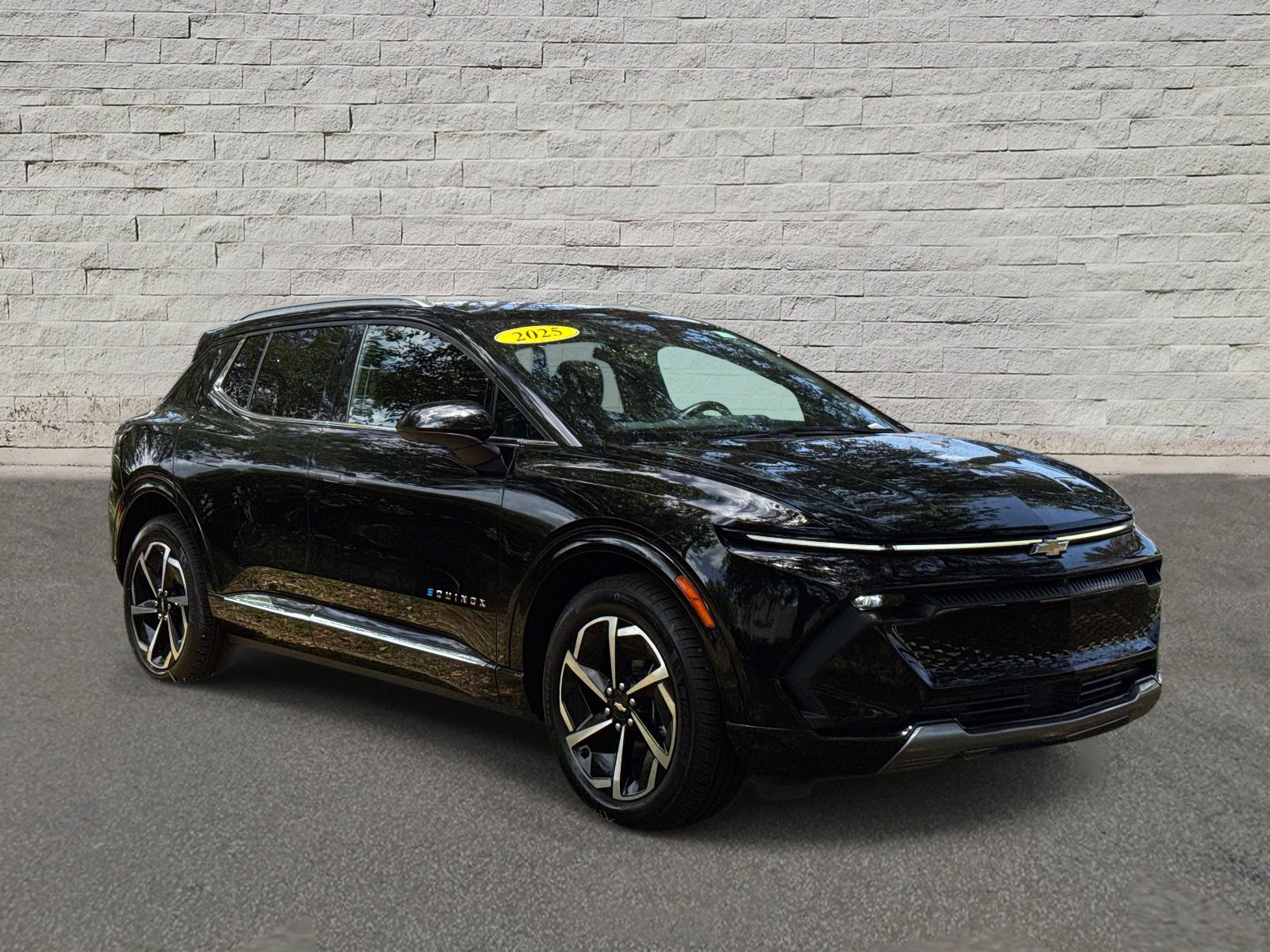 Used 2025 Chevrolet Equinox EV LT w/ Convenience Package FWD image 6