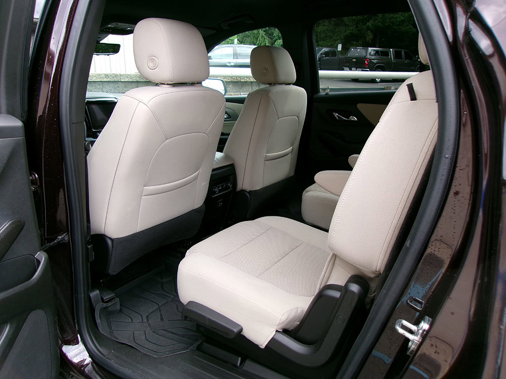 Used 2022 Chevrolet Traverse LT w/ LPO, Floor Liner Package image 12