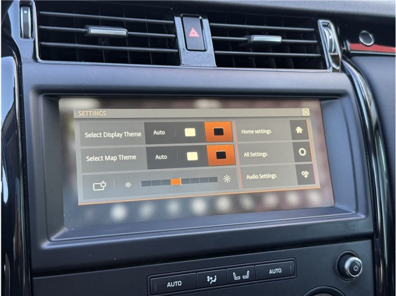 Used 2019 Land Rover Discovery SE AWD/4WD image 48