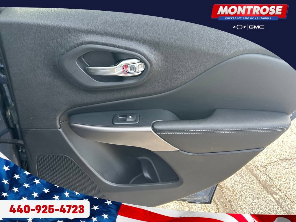 Used 2019 Jeep Cherokee Latitude Plus w/ Comfort/Convenience Group AWD/4WD image 28