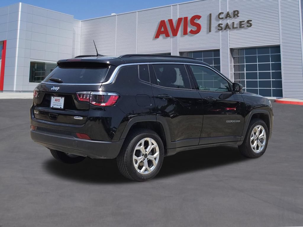 Used 2025 Jeep Compass Latitude w/ Sun & Sound Group AWD/4WD image 6