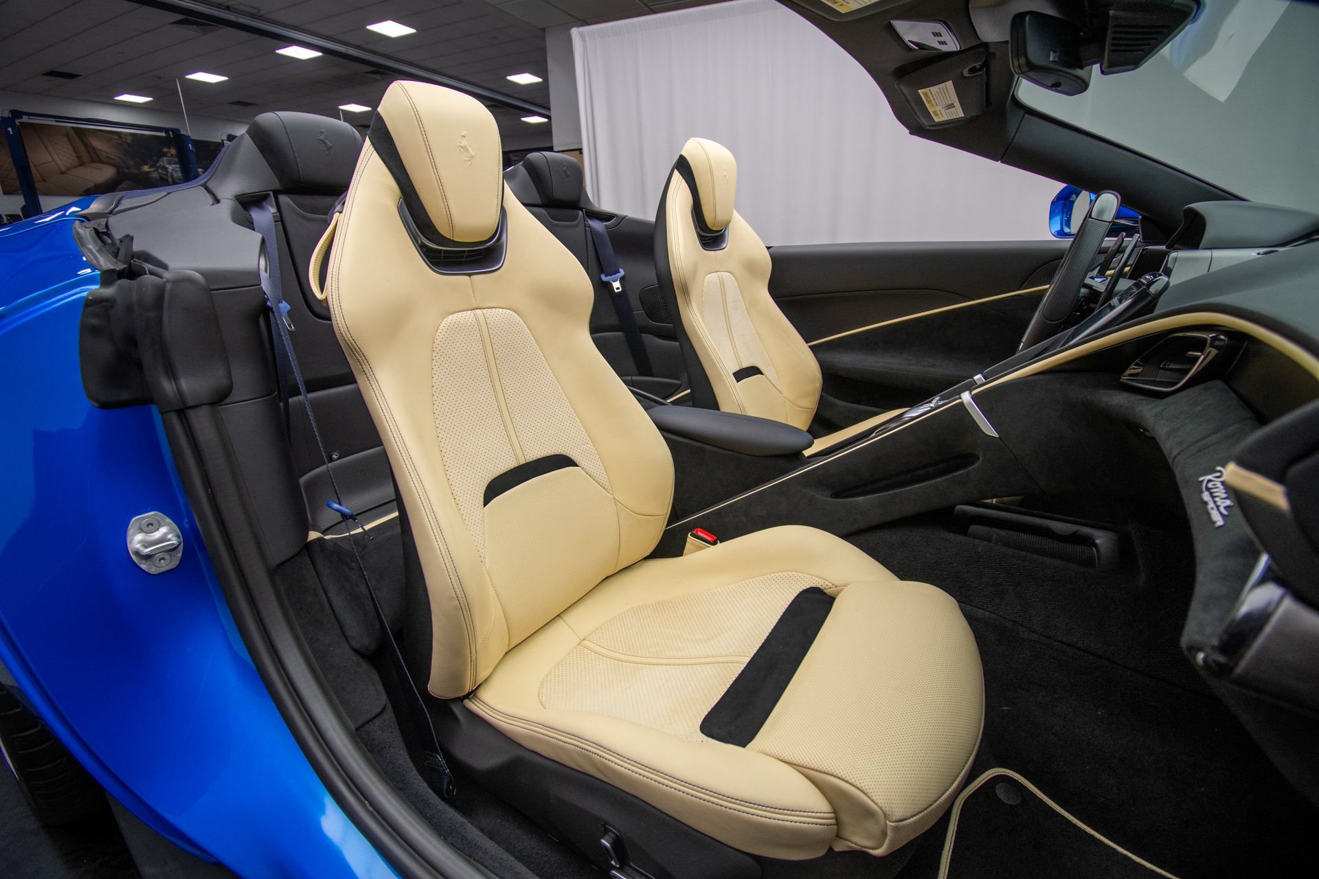 Used 2026 Ferrari Roma Spider RWD image 22