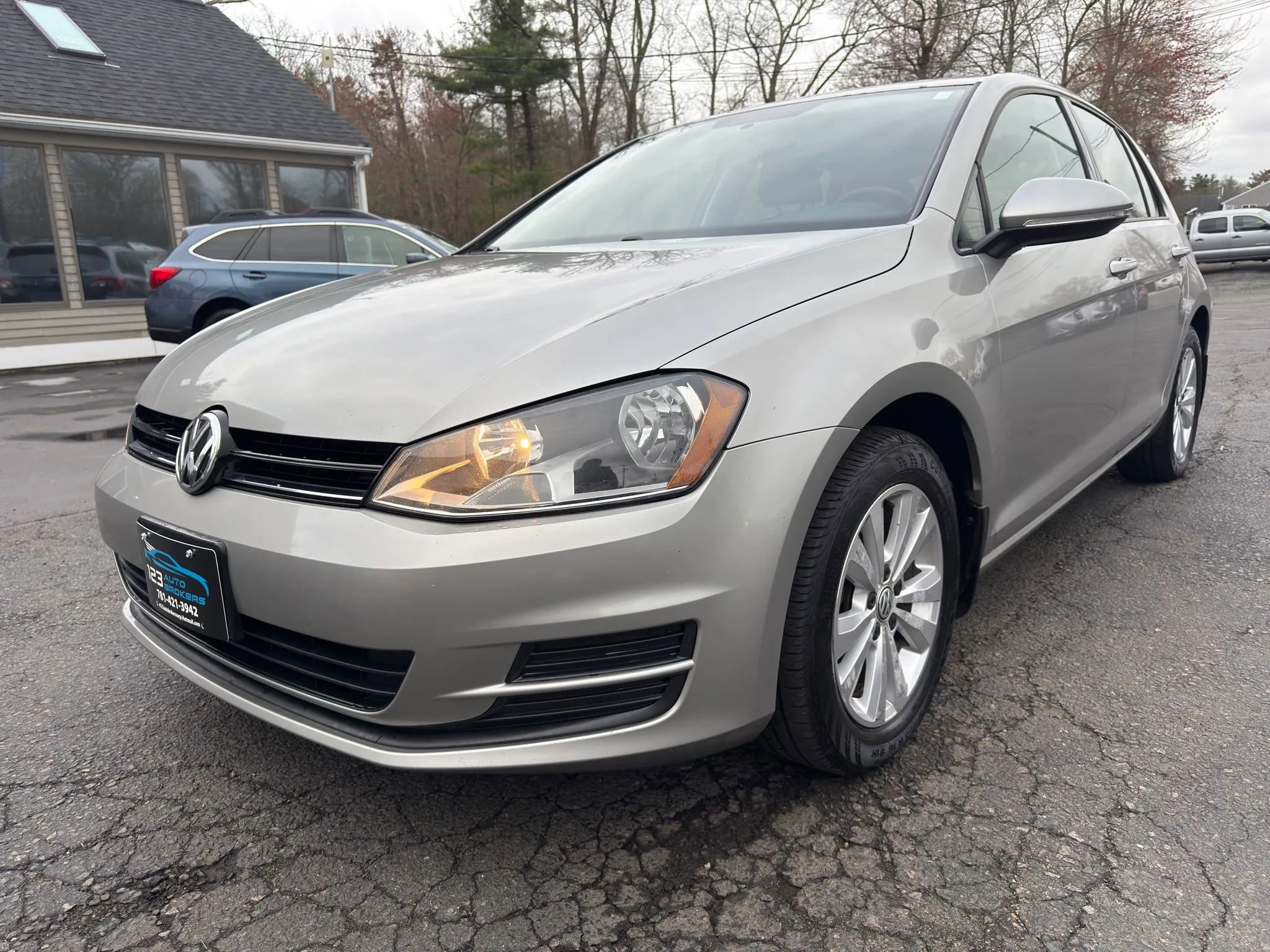 Used 2015 Volkswagen Golf TDI S FWD image 3
