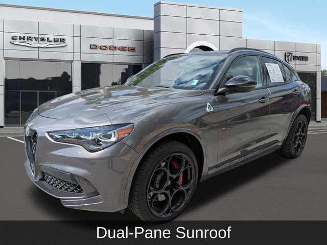 Used 2024 Alfa Romeo Stelvio Quadrifoglio image 9