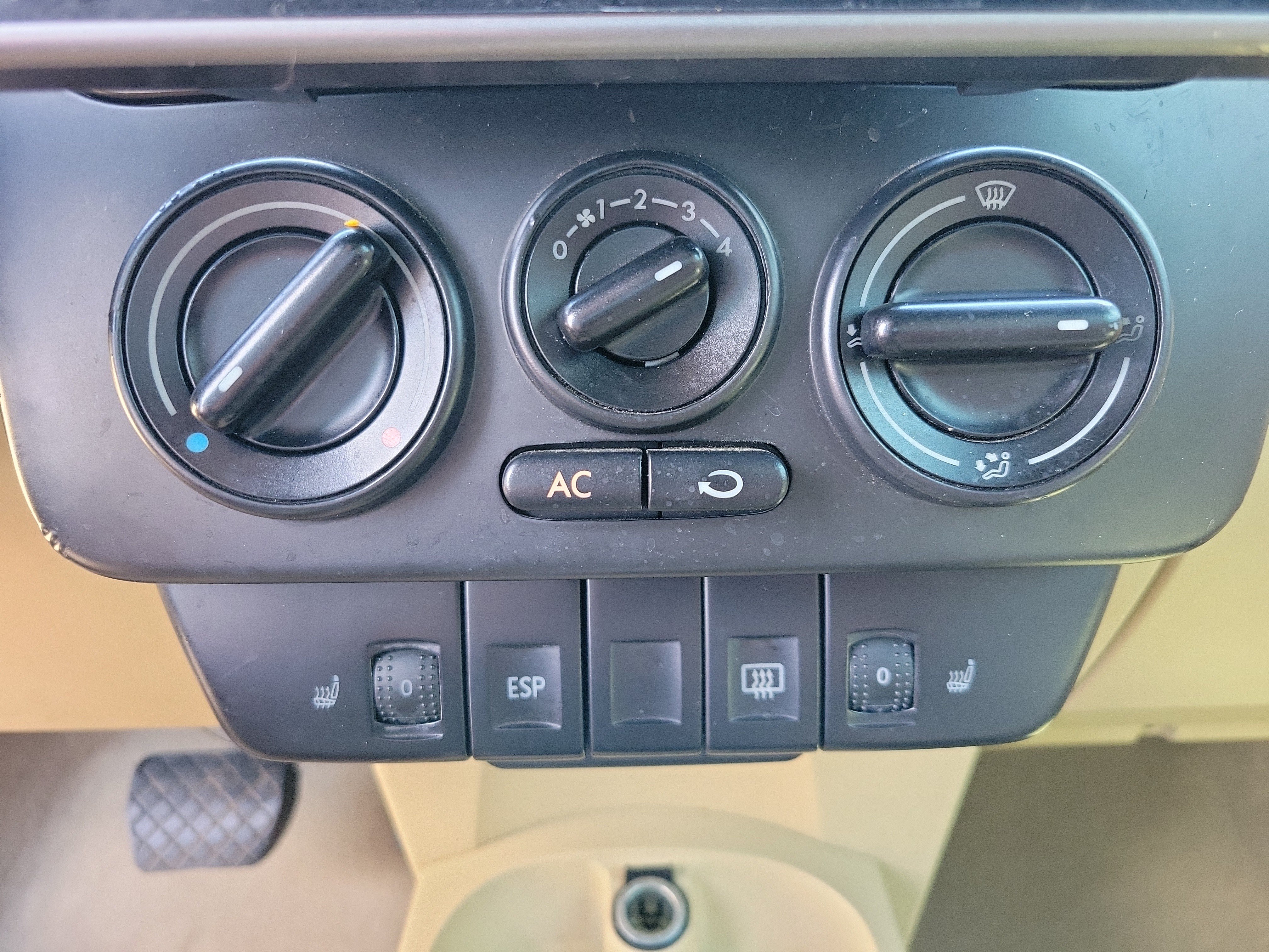 Used 2010 Volkswagen Beetle Convertible FWD image 10