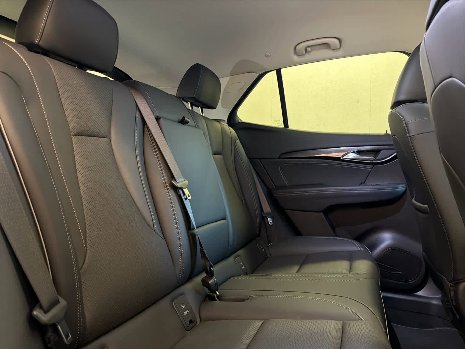 Used 2023 Buick Envision Essence image 34