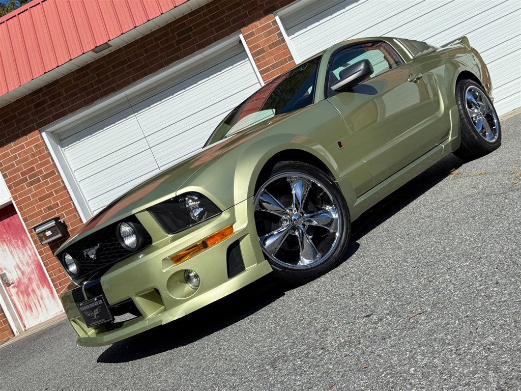 Used 2005 Ford Mustang GT Premium image 4