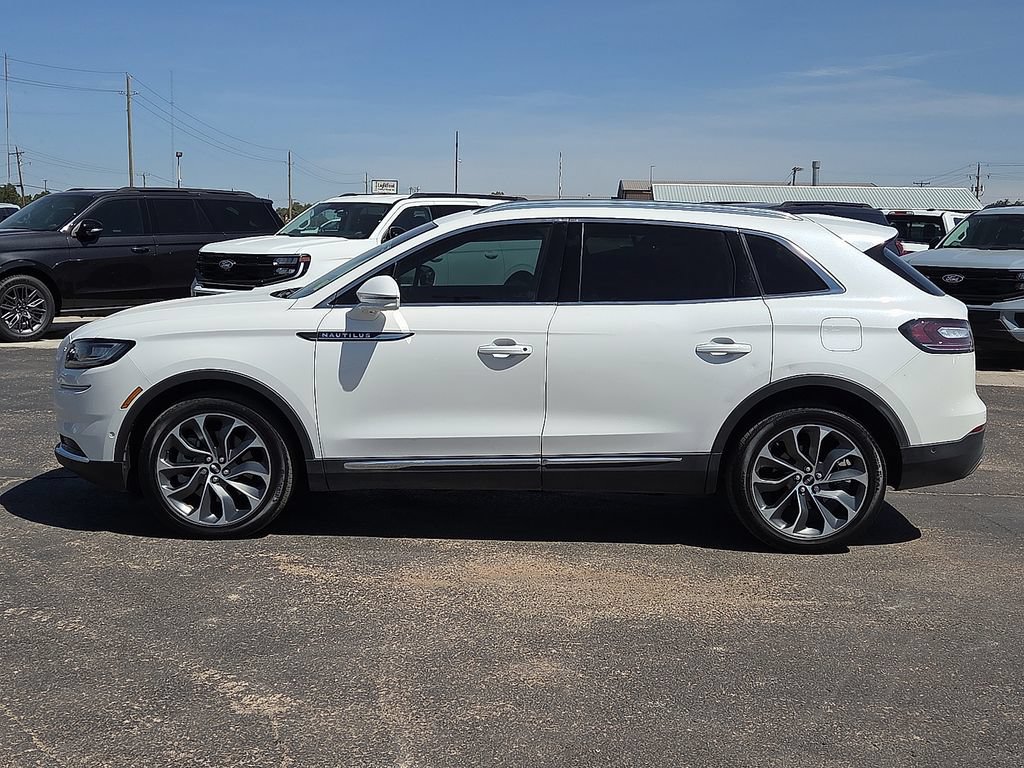 Used 2023 Lincoln Nautilus Reserve w/ Equipment Group 201A FWD image 2