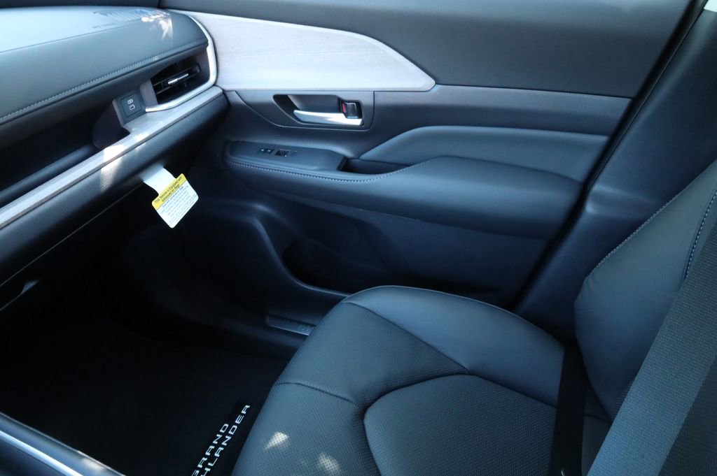 New 2026 Toyota Grand Highlander Platinum image 9