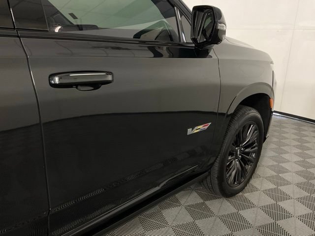Used 2024 Cadillac Escalade V w/ LPO, ONYX Package AWD/4WD image 7