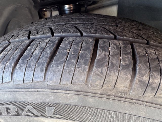 Used 2013 Lincoln MKS AWD image 13