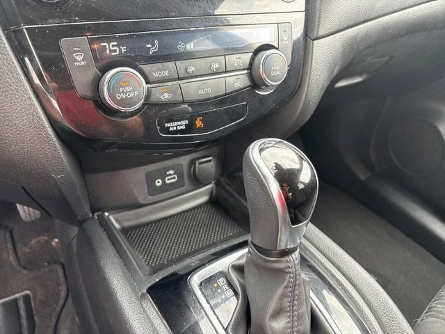 Used 2020 Nissan Rogue SV FWD image 23
