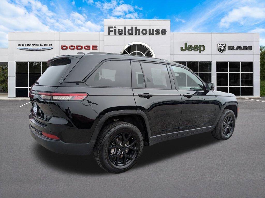 Used 2025 Jeep Grand Cherokee Altitude AWD/4WD image 4