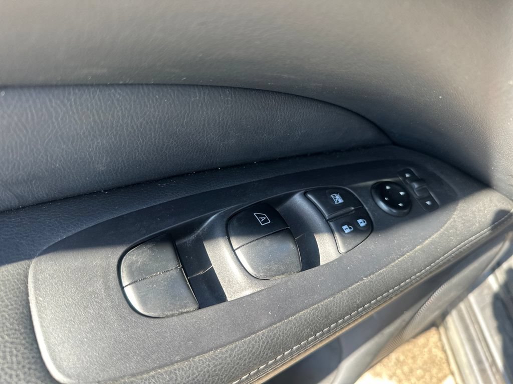 Used 2020 Nissan Pathfinder S AWD/4WD image 41