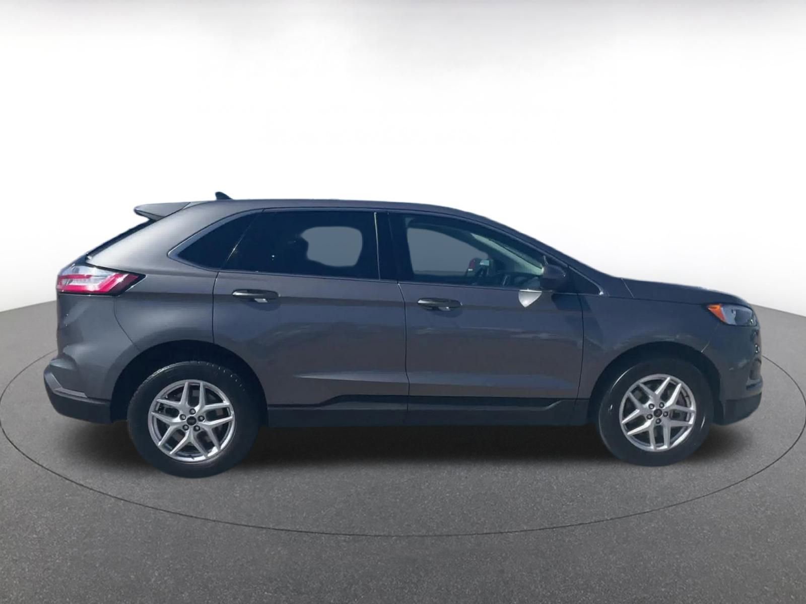 Used 2024 Ford Edge SEL image 16