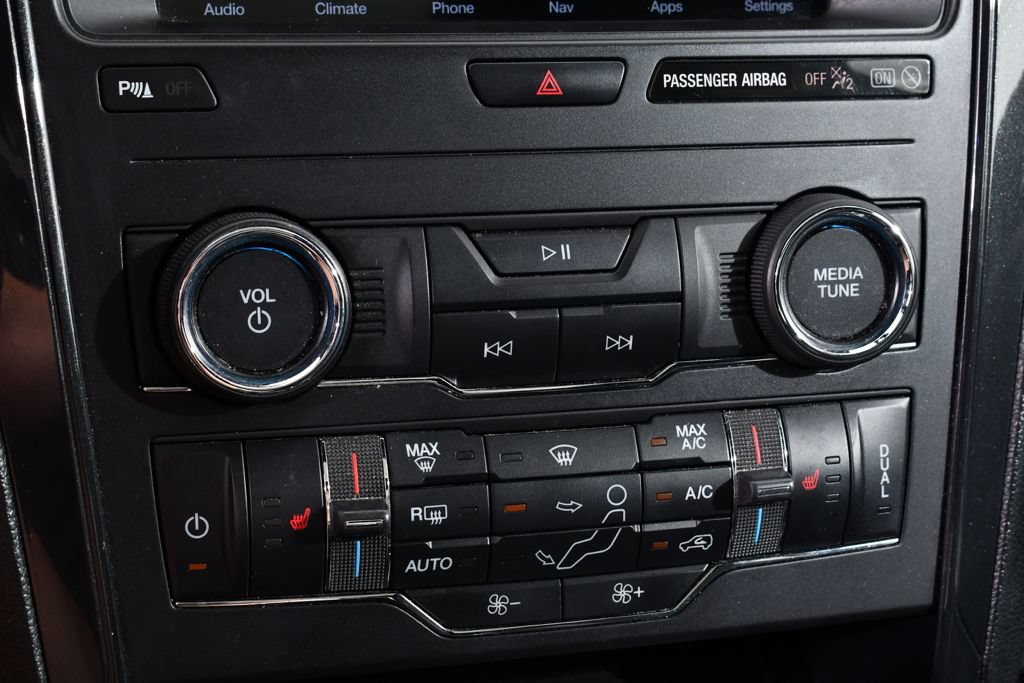 Used 2019 Ford Explorer XLT w/ Equipment Group 202A AWD/4WD image 30