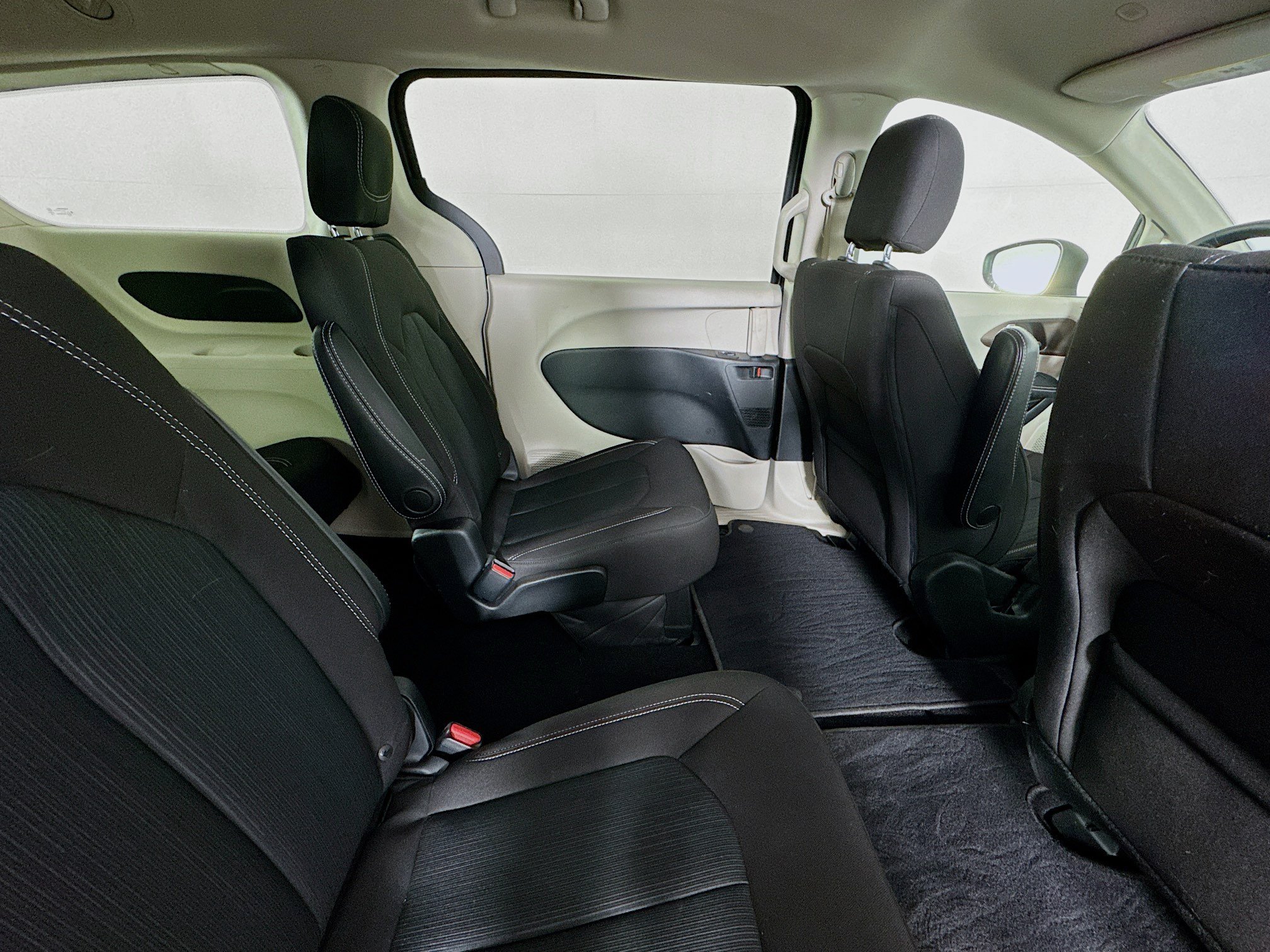 Used 2020 Chrysler Voyager LX FWD image 26