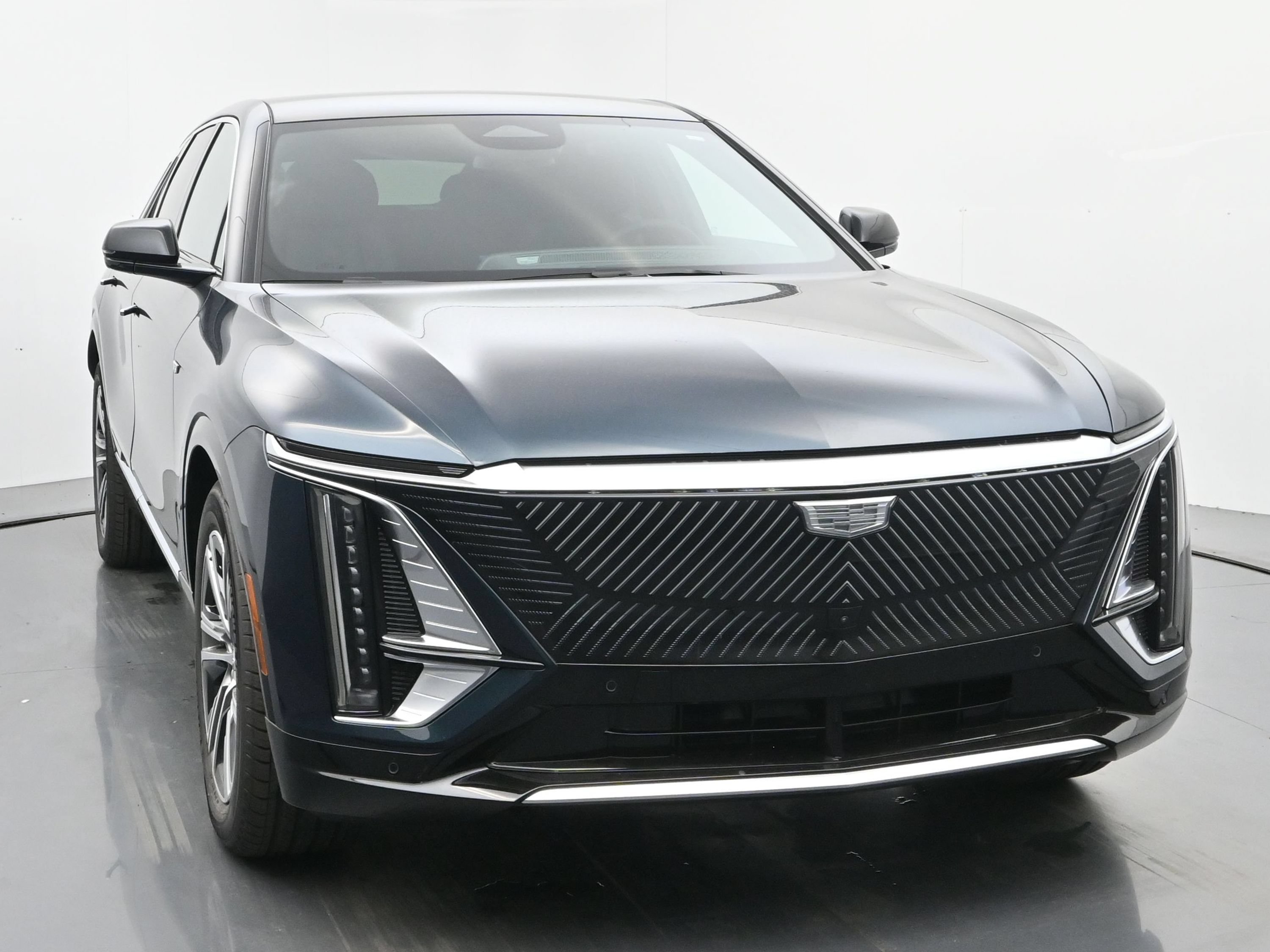 New 2026 Cadillac Lyriq Luxury w/ LPO, Floor Liner Package AWD/4WD image 8