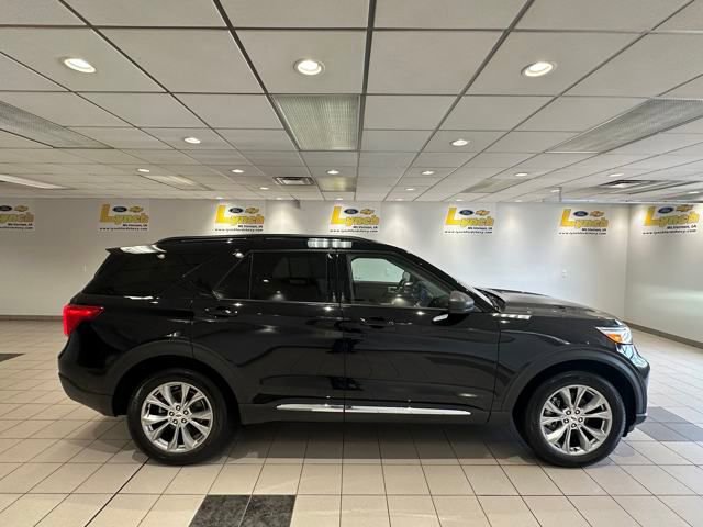 Used 2023 Ford Explorer XLT w/ Equipment Group 202A image 3