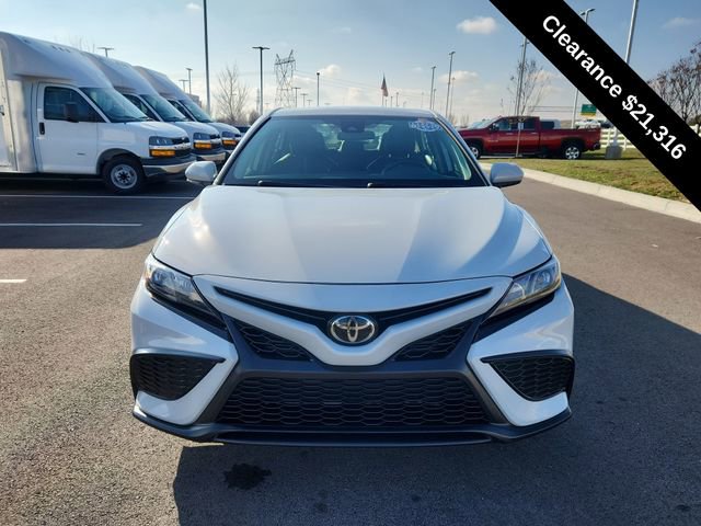 Used 2023 Toyota Camry SE image 2
