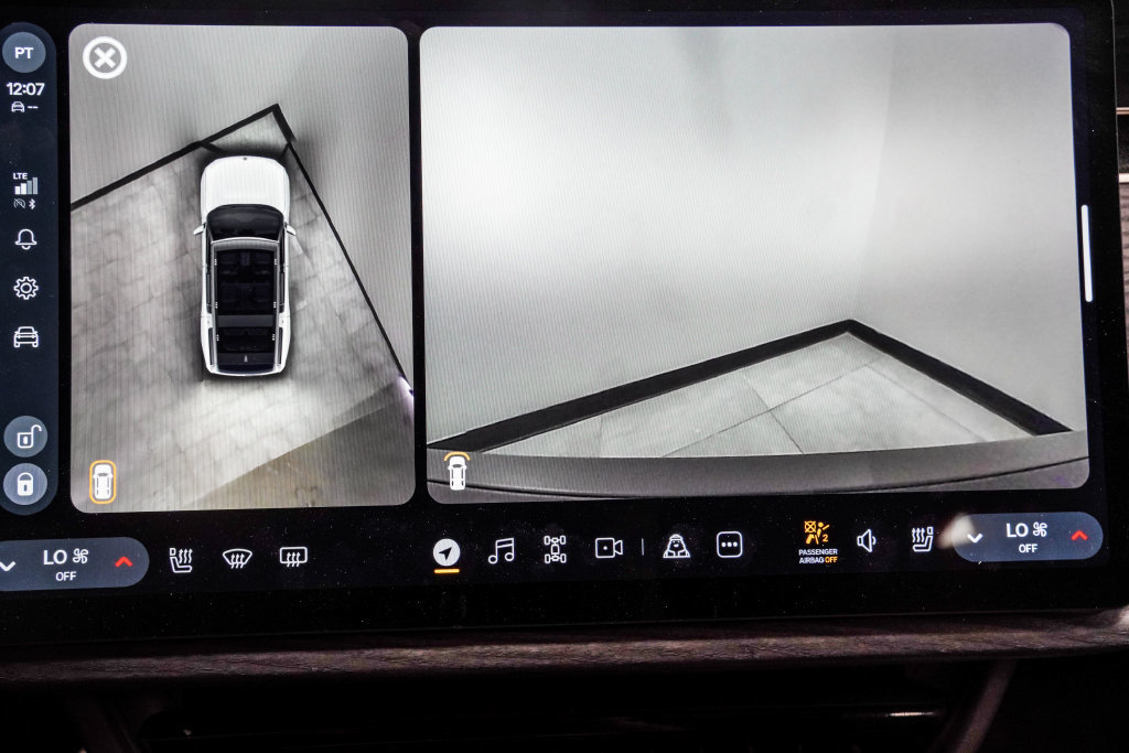 Used 2023 Rivian R1S Adventure Quad AWD/4WD image 33