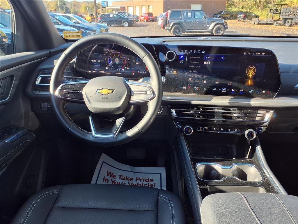 Used 2025 Chevrolet Traverse LT AWD/4WD image 9