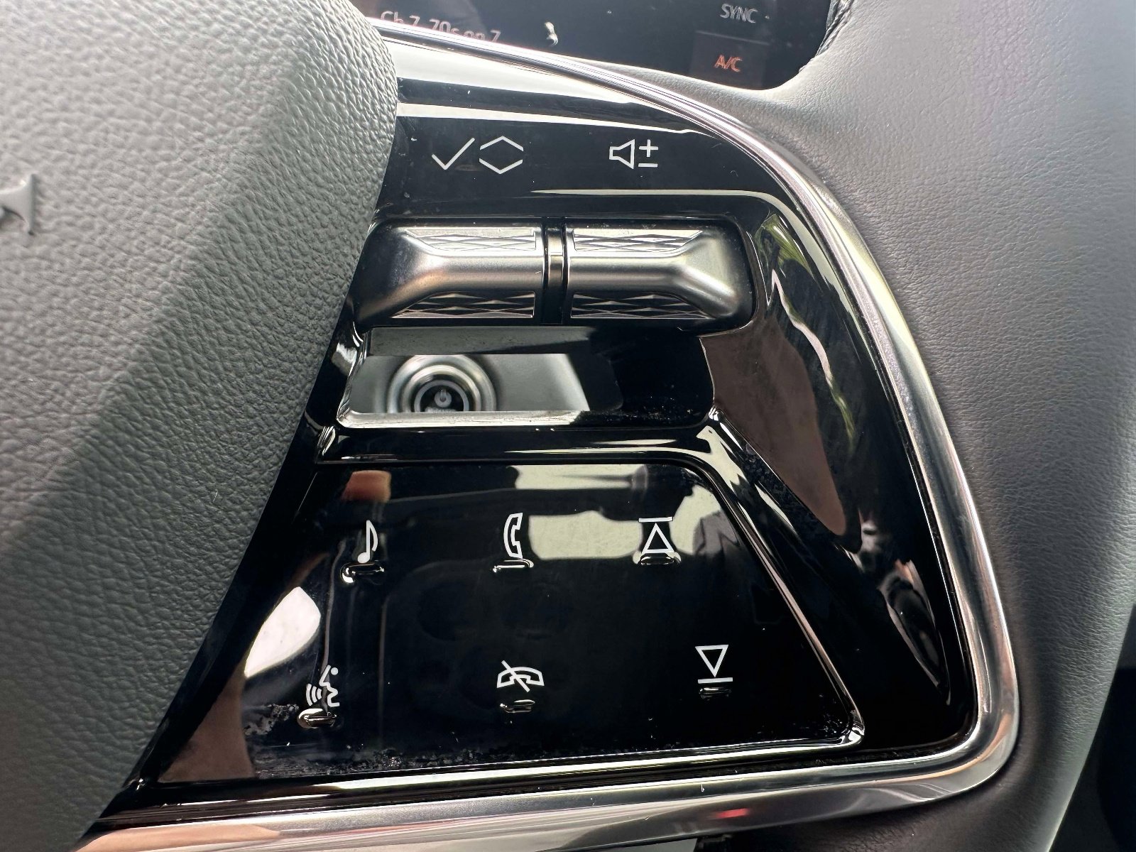 Certified 2024 Cadillac Lyriq Luxury RWD image 17