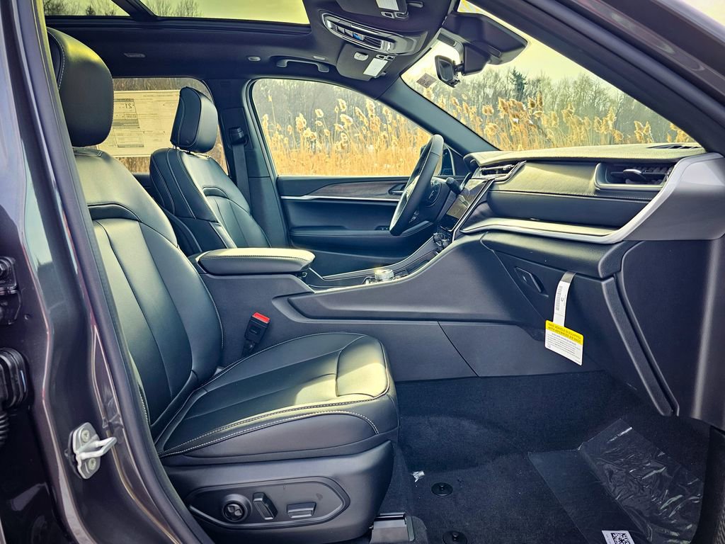 New 2025 Jeep Grand Cherokee L Limited w/ Black Appearance Package image 46
