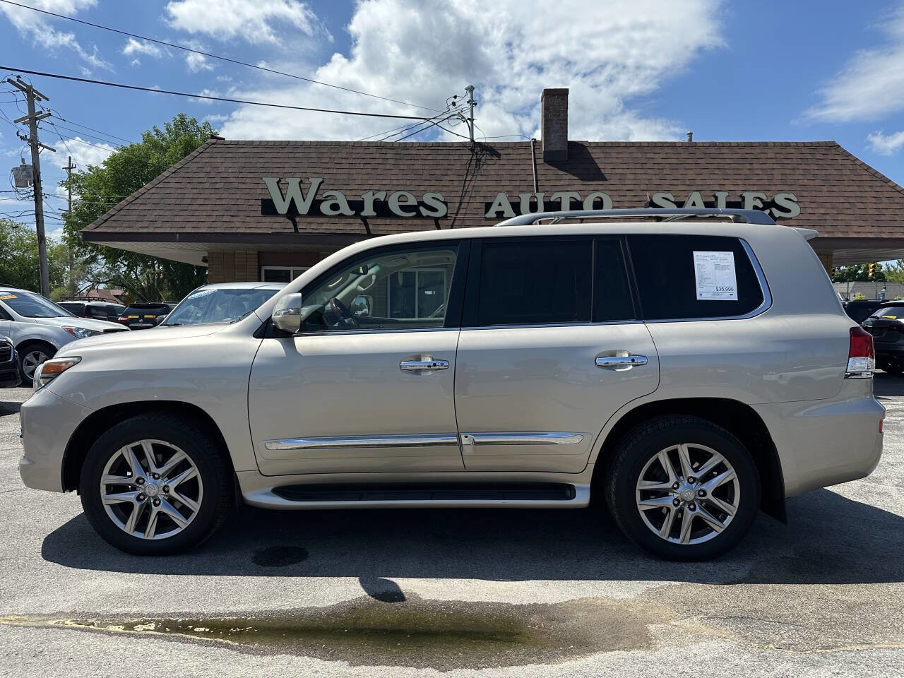 Used 2013 Lexus LX 570 4WD w/ Luxury Pkg image 2
