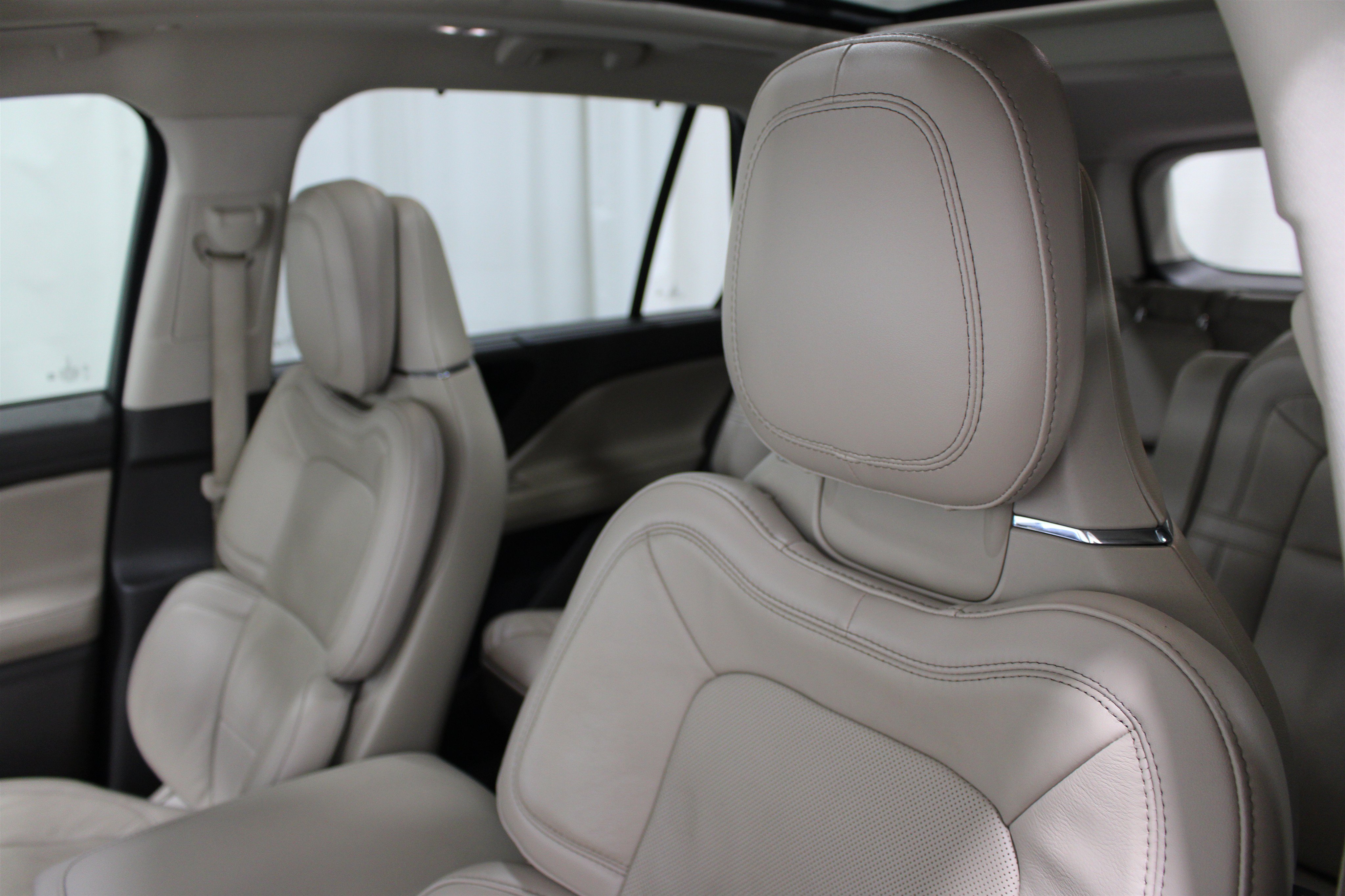 Used 2023 Lincoln Aviator Reserve w/ Equipment Group 201A AWD/4WD image 4