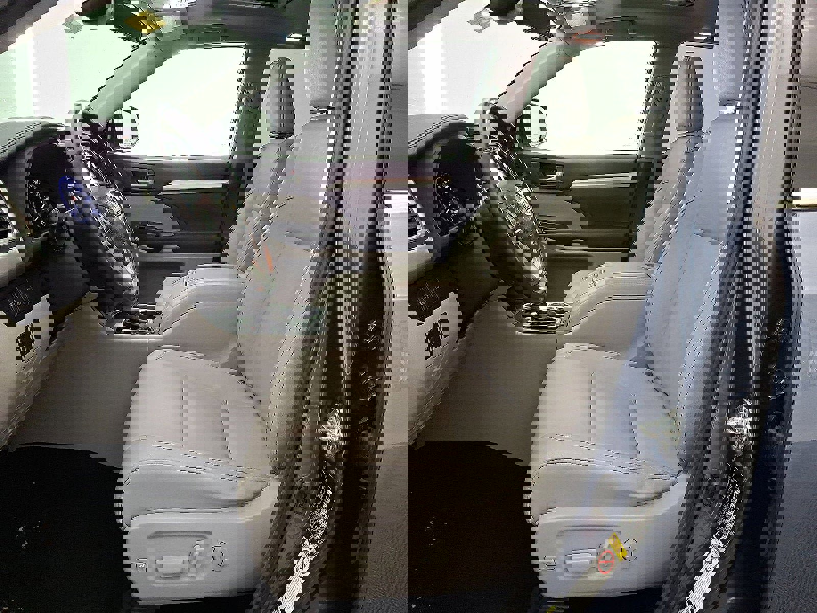 Used 2018 Toyota Highlander XLE image 11