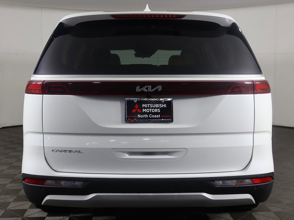 Used 2023 Kia Carnival EX image 12