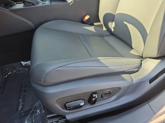 Certified 2025 Lexus ES 300h w/ Premium Package image 28