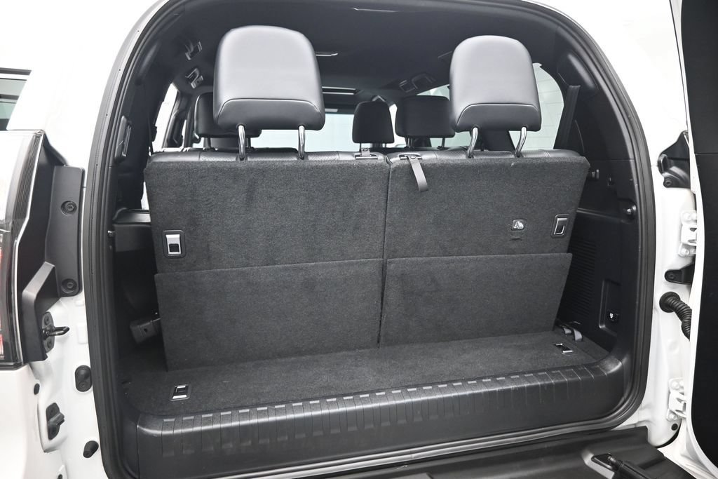 Used 2023 Lexus GX 460 Luxury w/ Sport Design Package AWD/4WD image 27