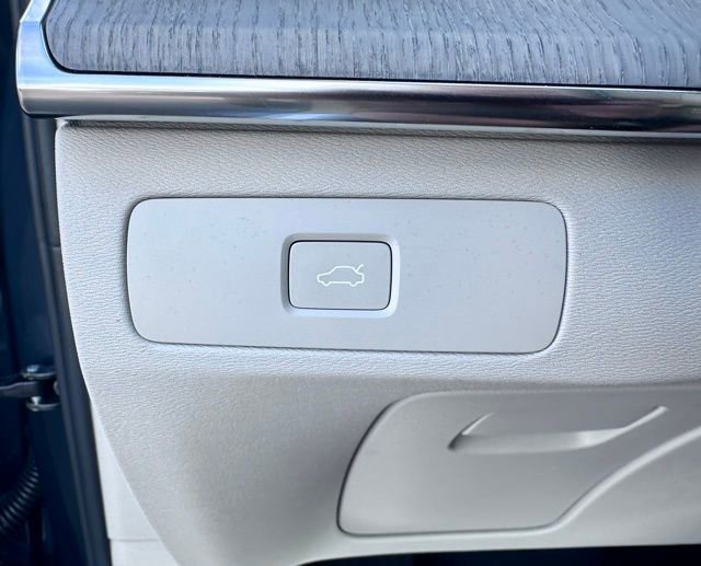 New 2026 Volvo XC90 B6 Ultra image 24