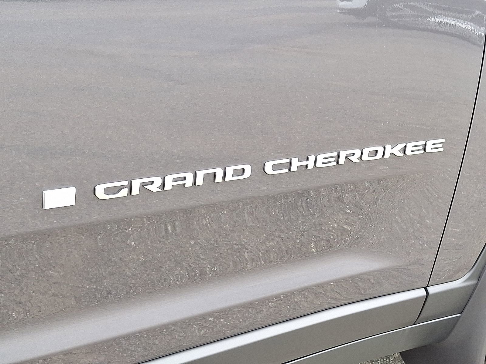 New 2025 Jeep Grand Cherokee Laredo w/ MOPAR Finishing Package image 13