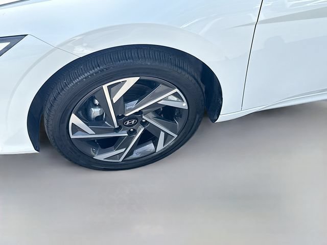 Certified 2025 Hyundai Elantra SEL FWD image 29
